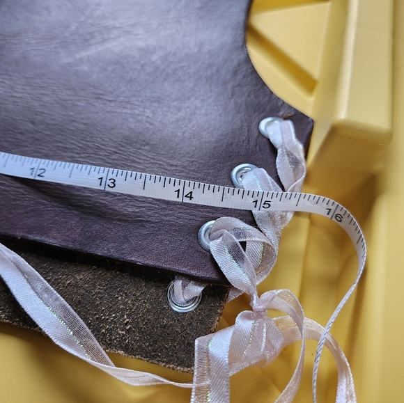 Leather crop vest - Picture 3 of 4